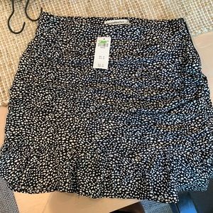 New with tags - abercrombie ruched mini skirt- black and white